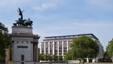 Buckingham Sarayı’nın karşısındaki 440 milyon TL’lik dairelere ilk hangi Türk patron sahip olacak?